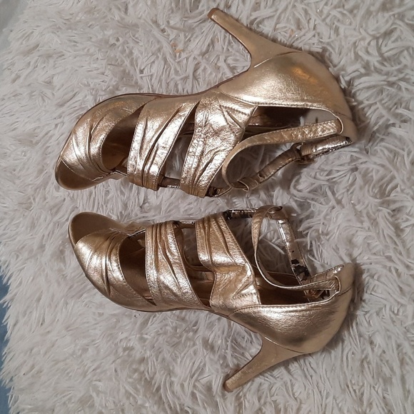 Vince Camuto Shoes - Picture 3 of 11